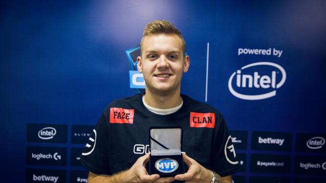 LOL知名选手欠钱不还？前QG射手在线讨债